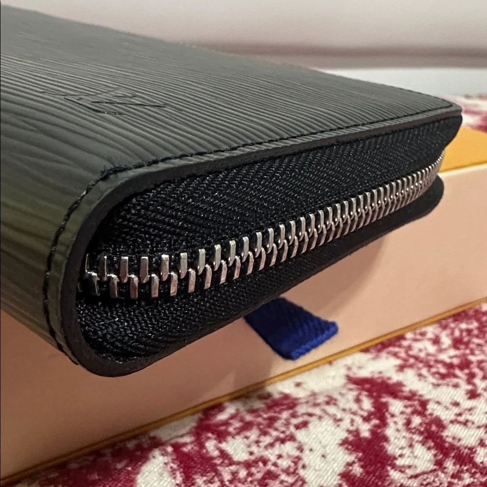 Louis Vuitton Black Epi Zippy Wallet Organizer